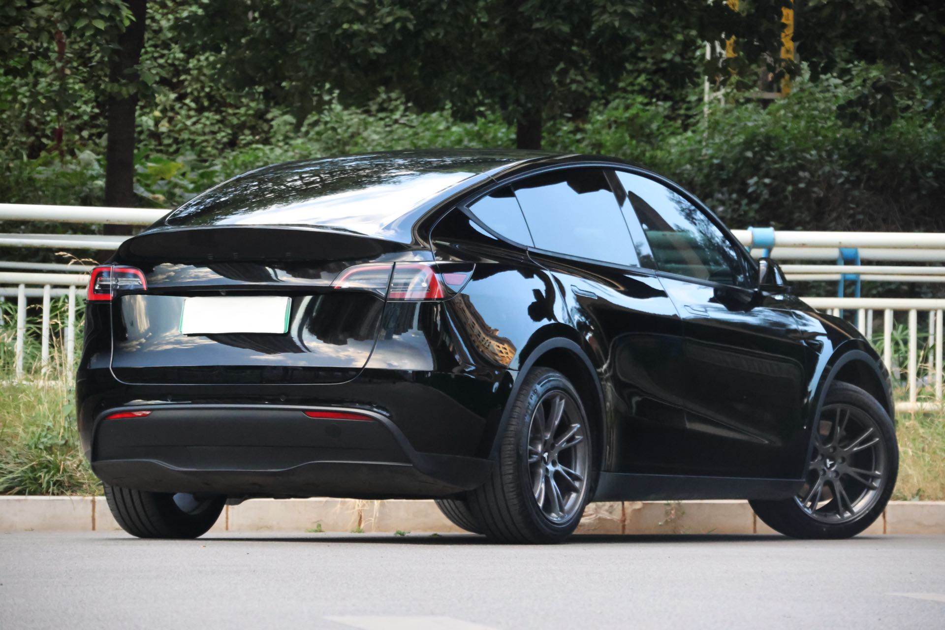 Tesla Model Y 2023 #3 Tesla Model Y 2023 car image #3
