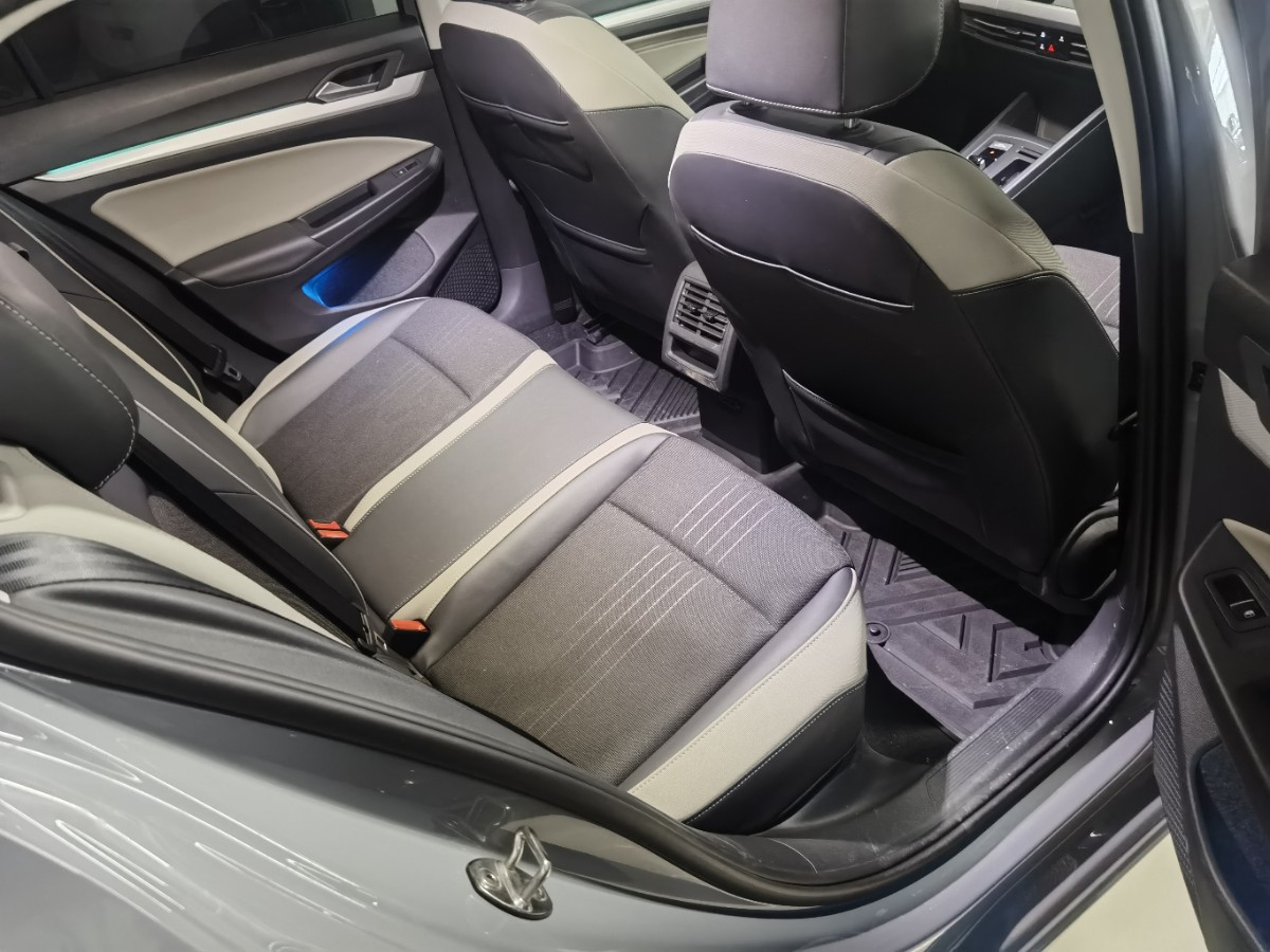 Volkswagen Golf 2023 #3 Volkswagen Golf 2023 صورة سيارة #3