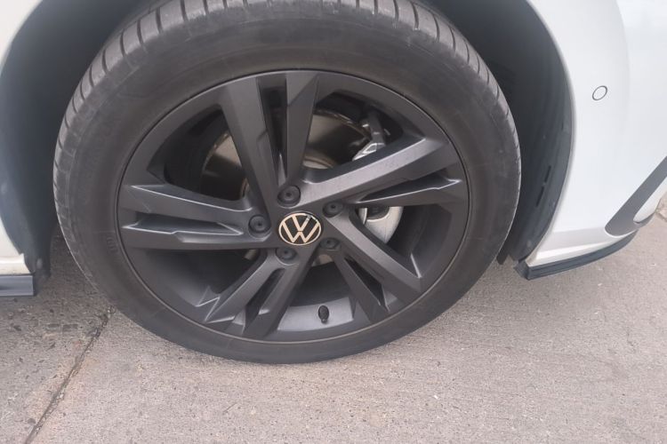 Volkswagen Golf 2024 immagine di auto #6
