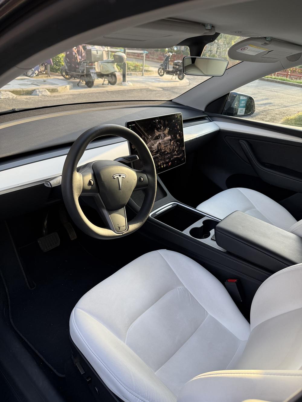 Tesla Model Y 2023 #11 Tesla Model Y 2023 car image #11