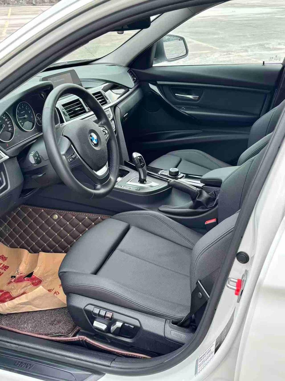 BMW 3 Series 2018 صورة سيارة #17