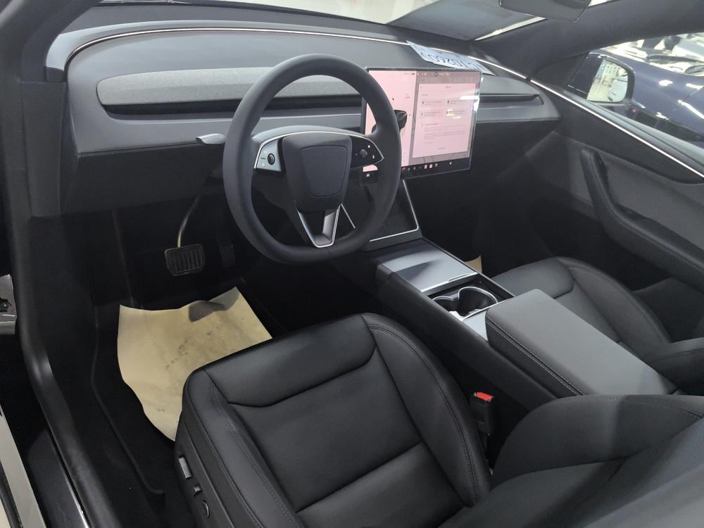 Tesla Model Y 2026 #12 Tesla Model Y 2026 car image #12