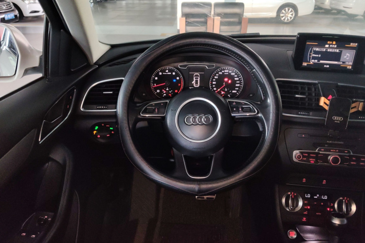 Audi Q3 2015 #11 Audi Q3 2015 car image #11