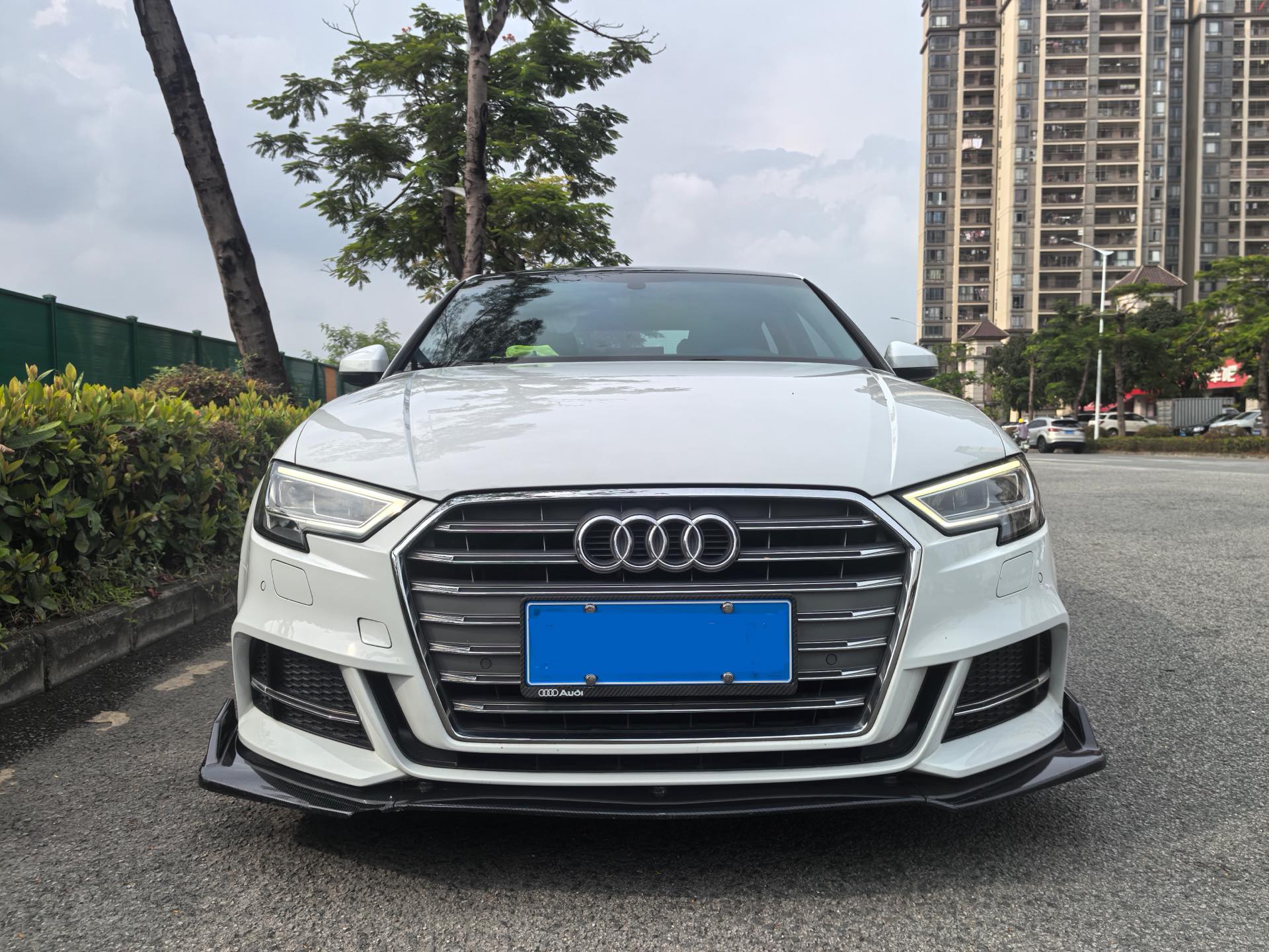 2019 immagine di auto #2