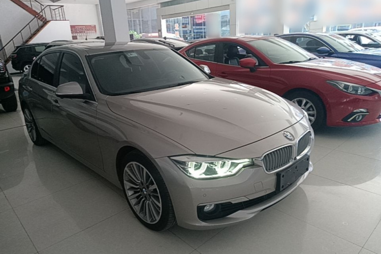 BMW 3 Series 2019 immagine di auto #4