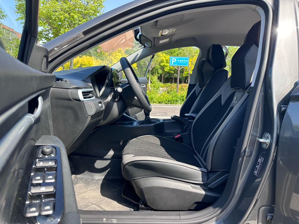 GEELY Emgrand 2026 car image #8