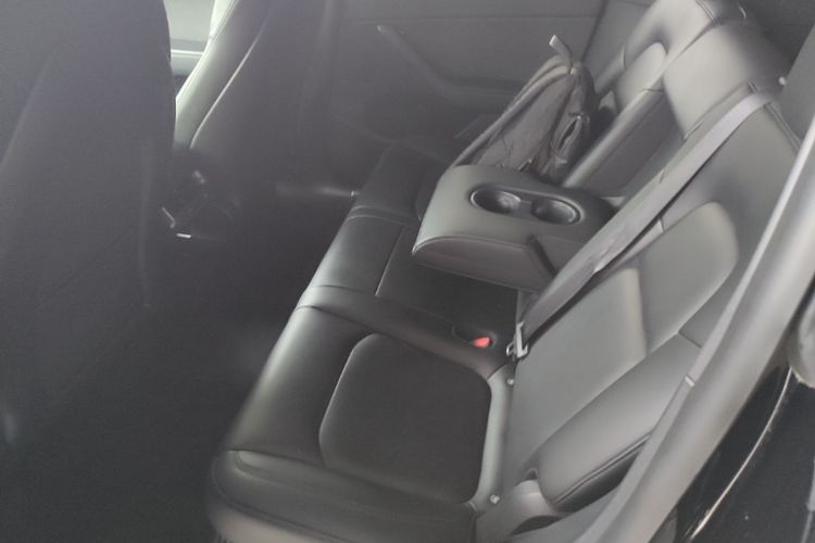 Tesla Model Y 2022 car image #17