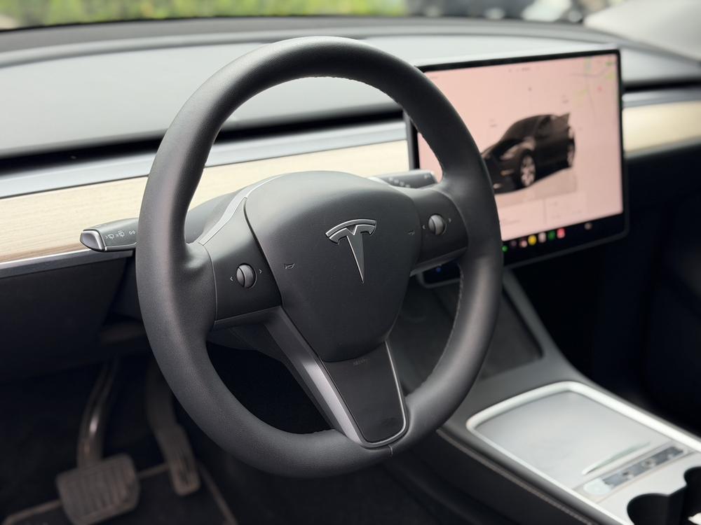 Tesla Model Y 2023 car image #7