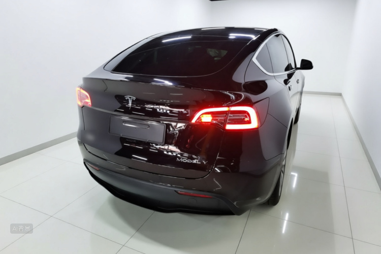 Tesla Model Y 2021 #7 Tesla Model Y 2021 car image #7