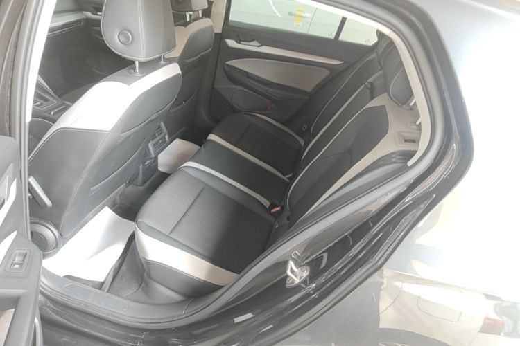 Volkswagen Golf 2021 car image #17