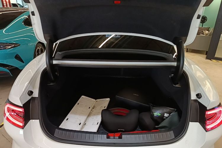 MI SU7 2025 immagine di auto #19