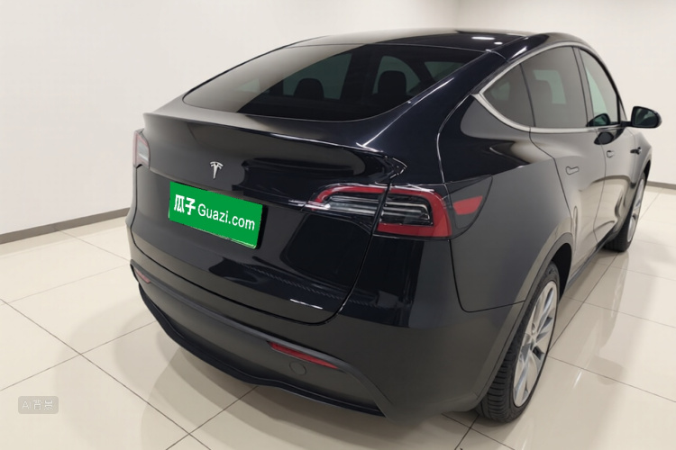Tesla Model Y 2022 car image #7