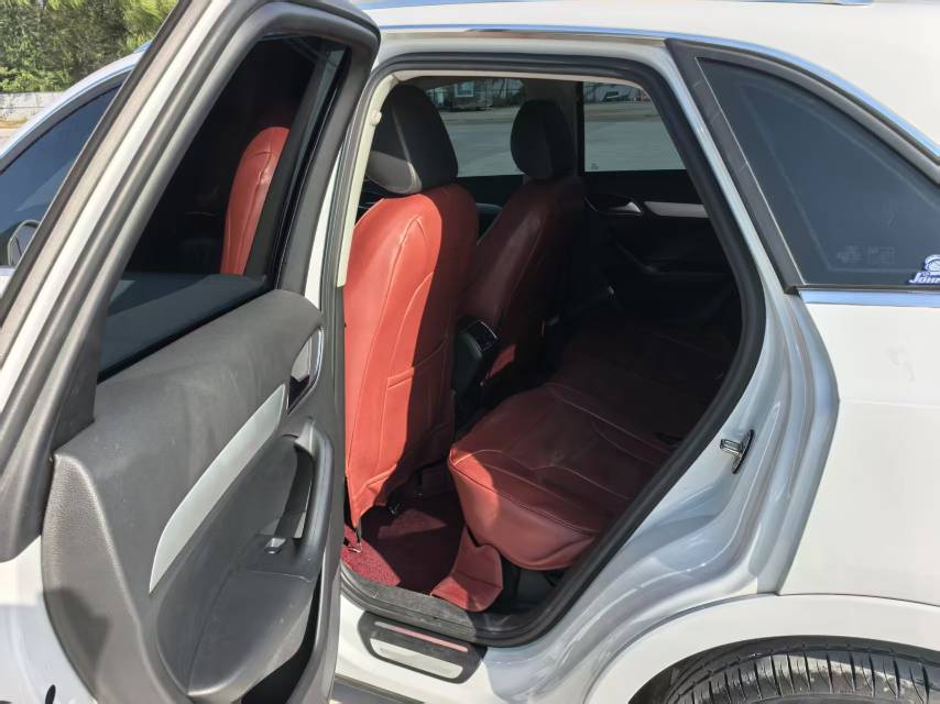 Audi Q3 2019 car image #5