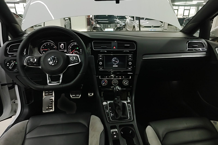 Volkswagen Golf 2018 car image #10