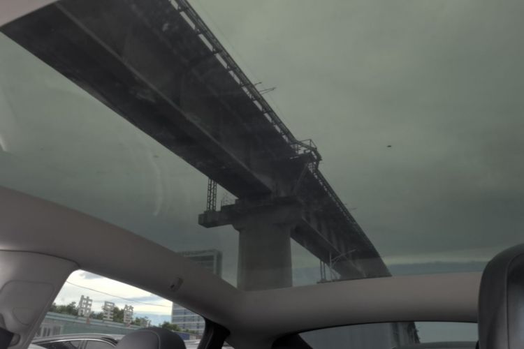 Tesla Model Y 2021 car image #18
