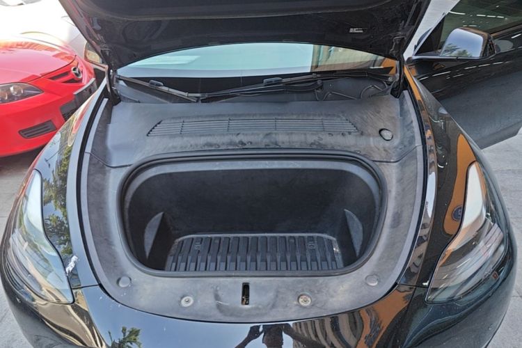Tesla Model Y 2021 car image #20