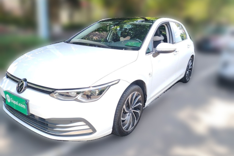 Volkswagen Golf 2022 car image #2