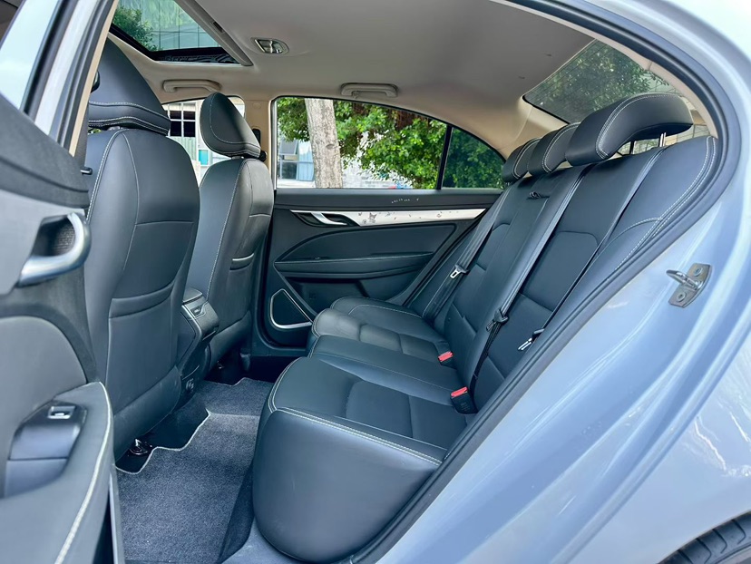 GEELY Emgrand 2019 car image #7