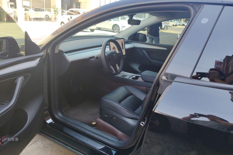 Tesla Model Y 2023 #18 Tesla Model Y 2023 car image #18
