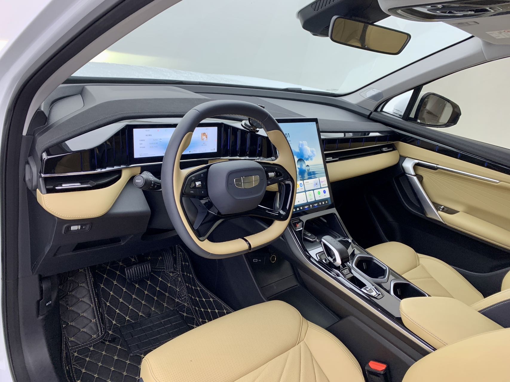 GEELY Boyue L 2023 car image #9