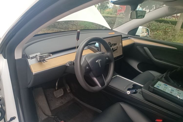 Tesla Model Y 2023 #10 Tesla Model Y 2023 car image #10