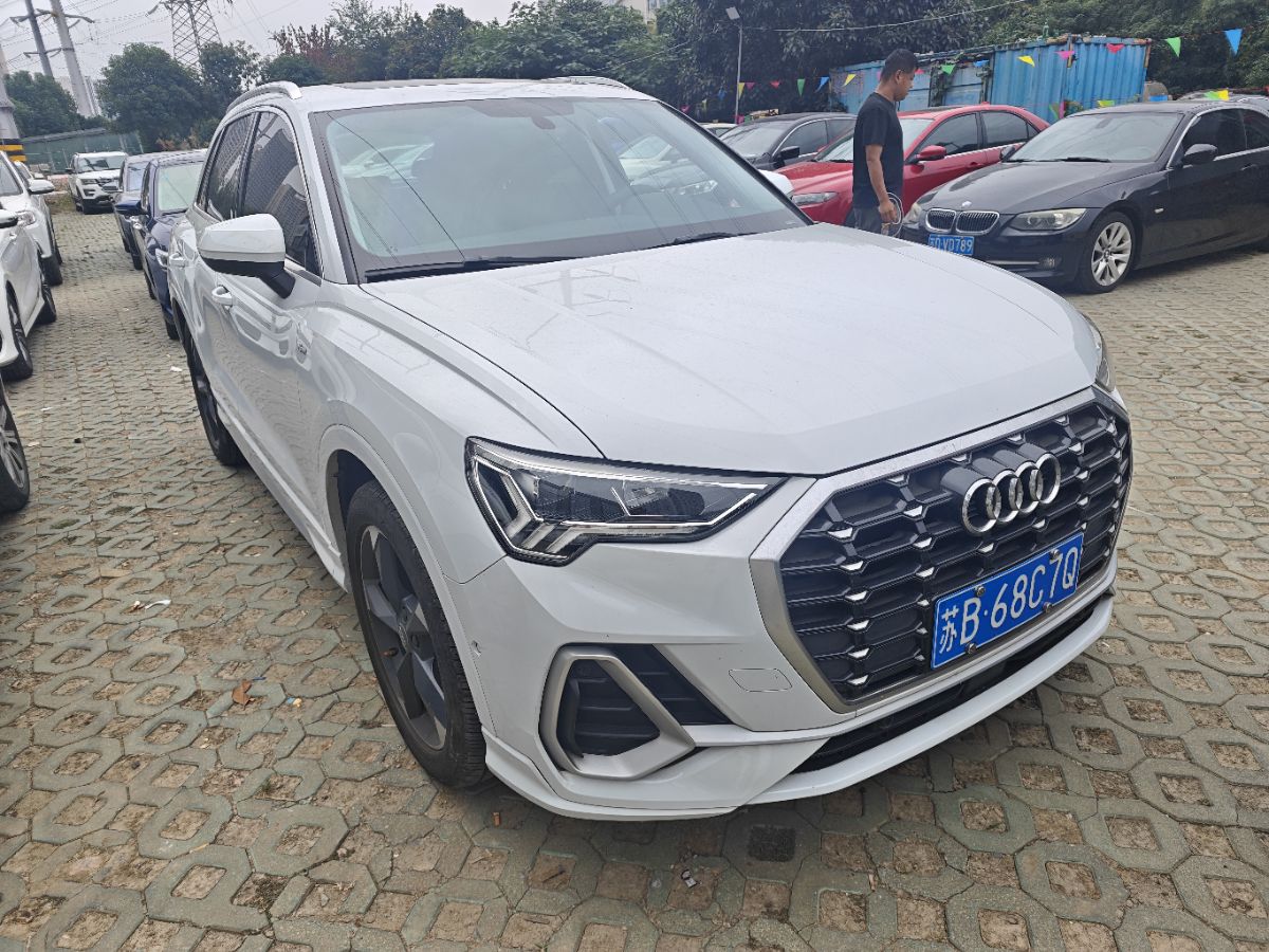 Audi Q3 2021 car image 
