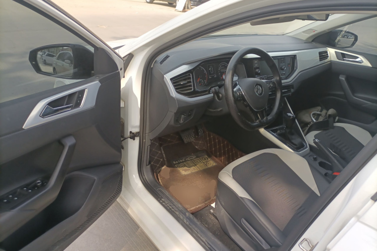 Volkswagen Polo 2019 صورة سيارة #16