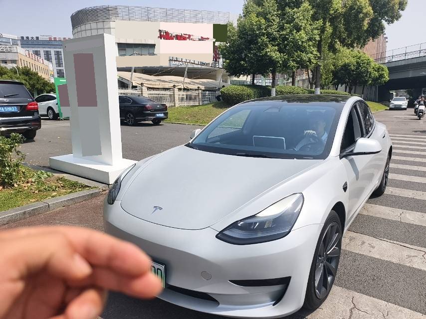 Tesla Model 3 2023 immagine di auto 