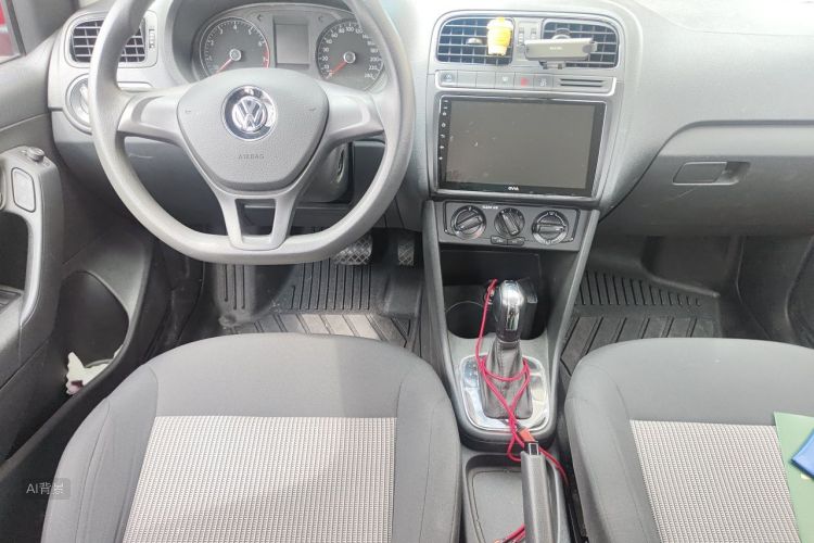 Volkswagen Polo 2019 car image #12
