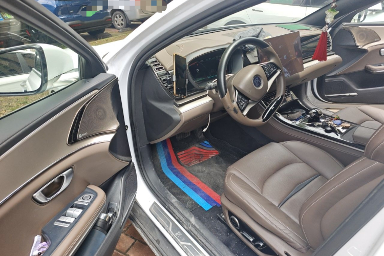 BYD Han 2023 car image #13