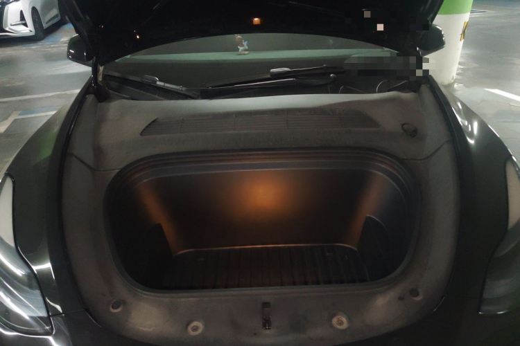 Tesla Model Y 2023 car image #18