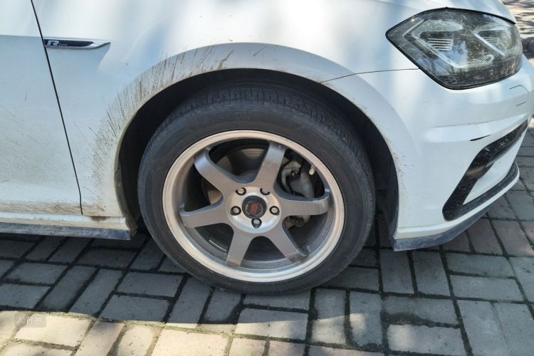 Volkswagen Golf 2018 car image #9