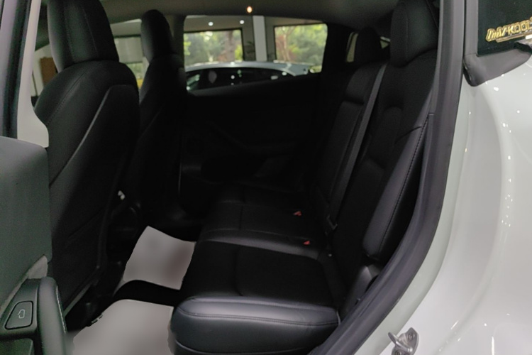 Tesla Model Y 2022 car image #17