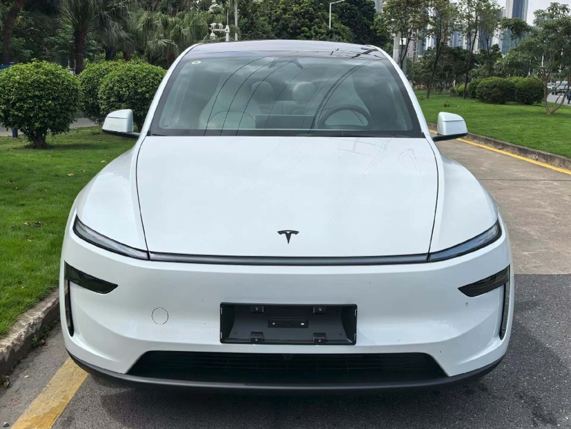 Tesla Model Y 2026 #2 Tesla Model Y 2026 car image #2