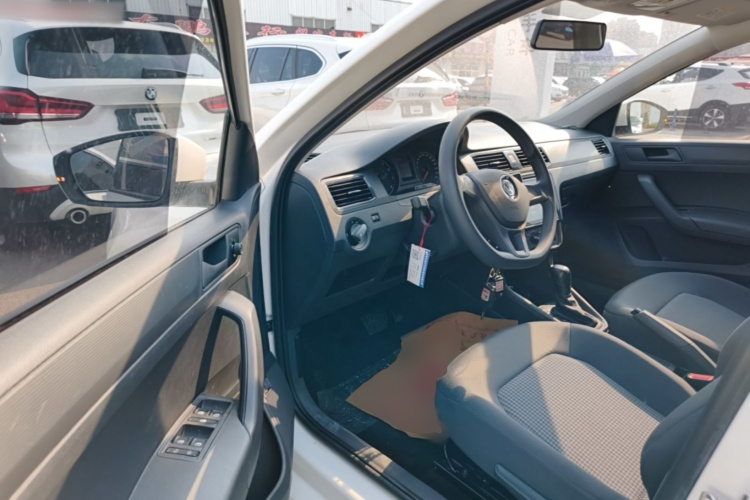 Volkswagen Santana 2022 car image #16