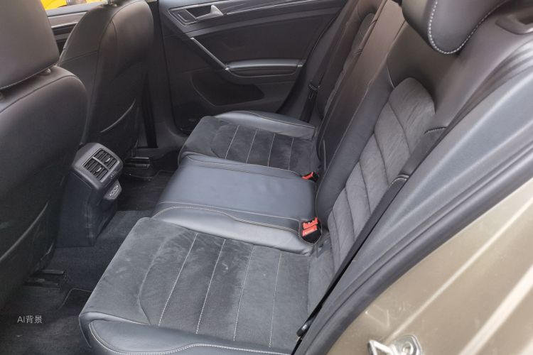 Volkswagen Golf 2020 car image #19