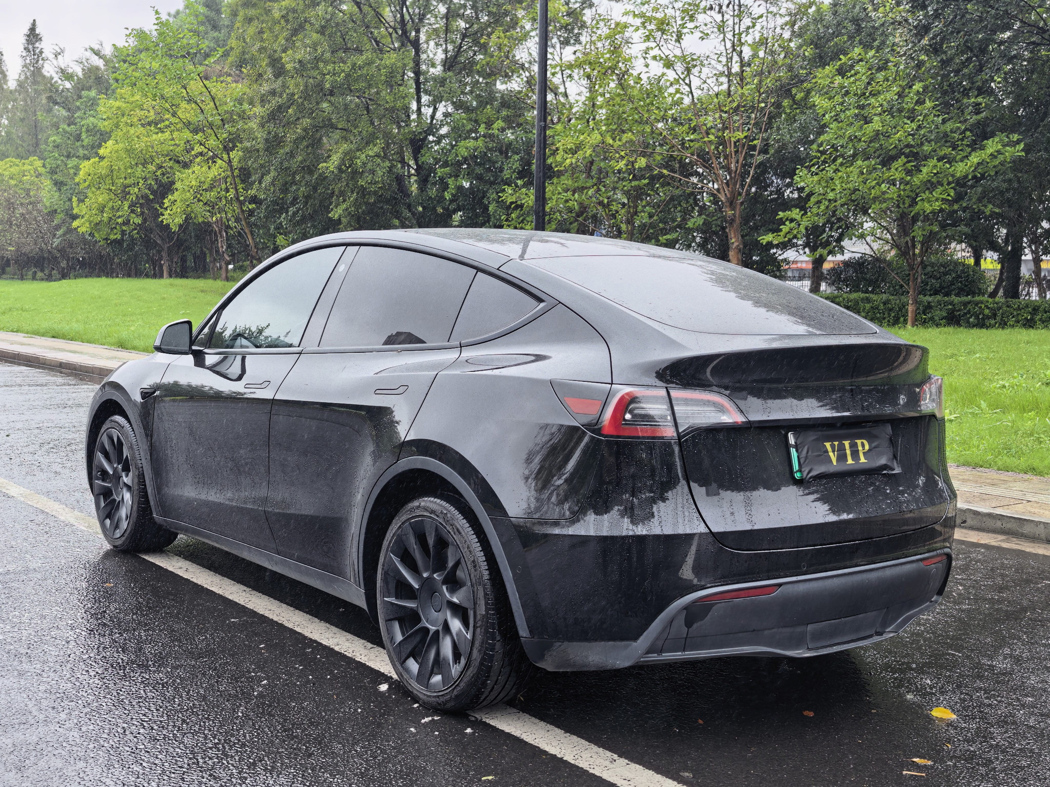 Tesla Model Y 2022 car image #11