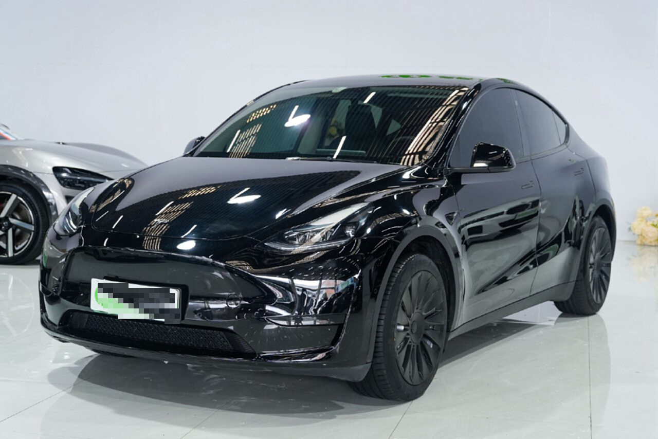 Tesla Model Y 2023 car image #2