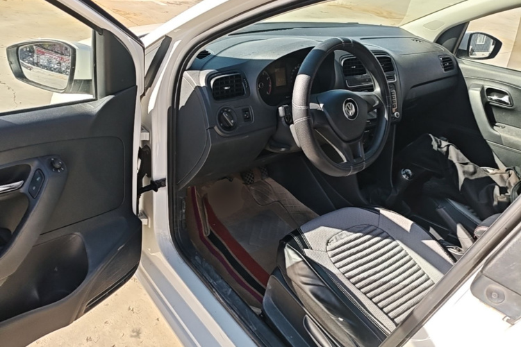 Volkswagen Polo 2017 car image #16