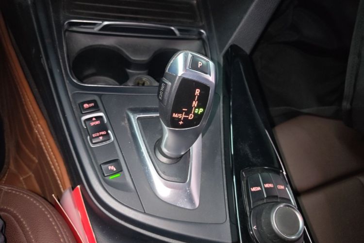 BMW 3 Series 2018 #18 BMW 3 Series 2018 car image #18