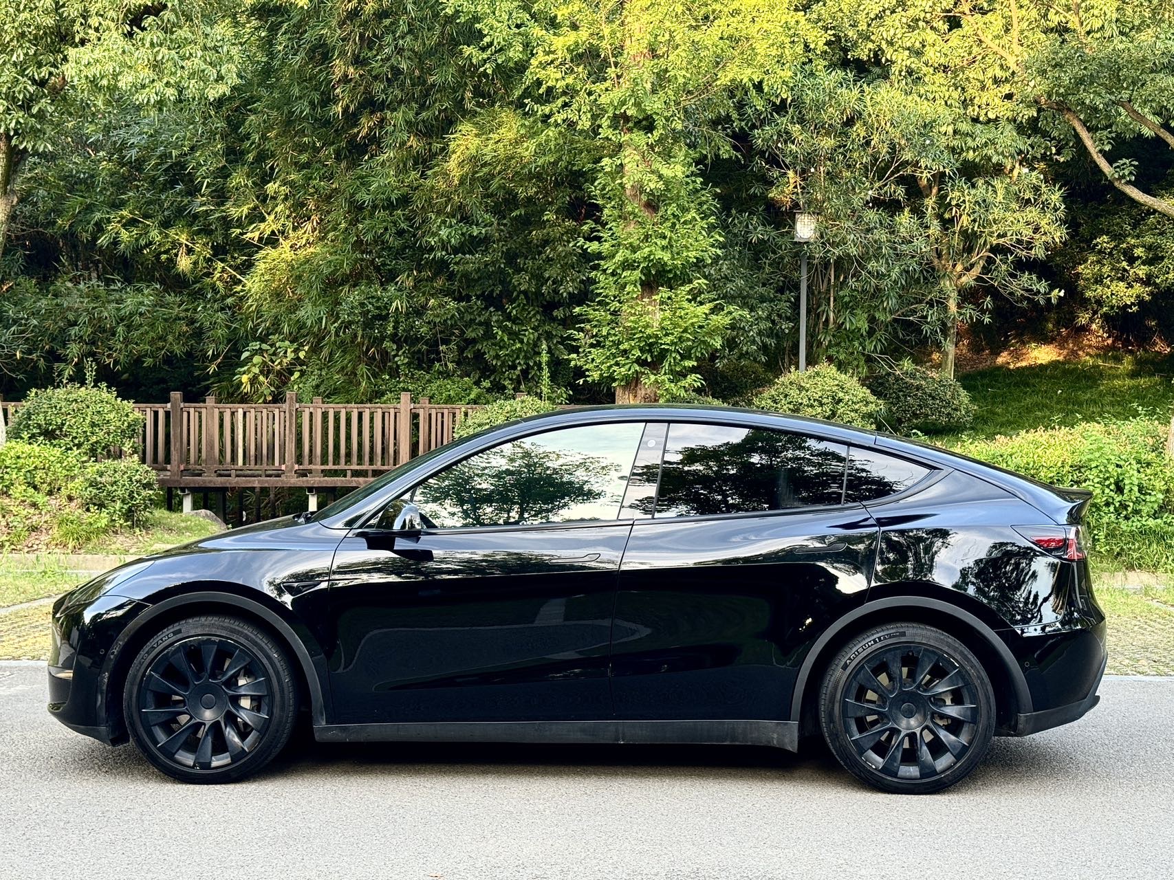 Tesla Model Y 2022 #2 Tesla Model Y 2022 car image #2