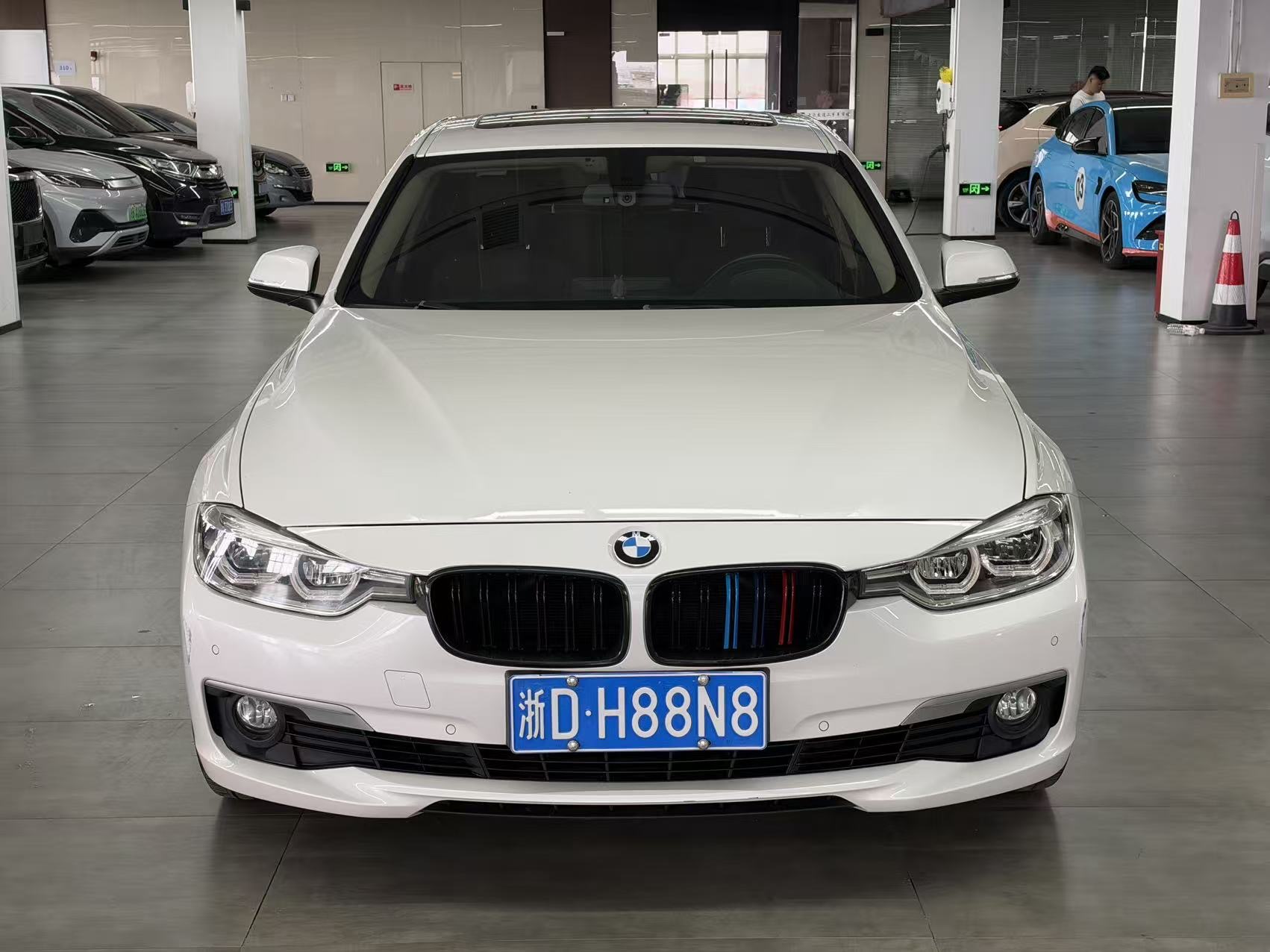 BMW 3 Series 2018 car image #3