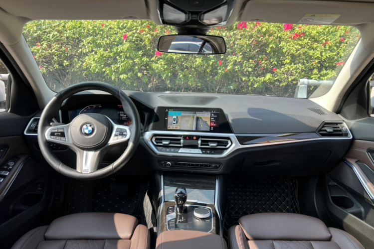 BMW 3 Series 2022 car image #19