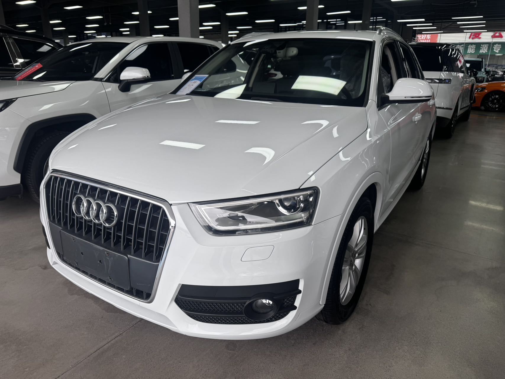 Audi Q3 2014 Audi Q3 2014 صورة سيارة
