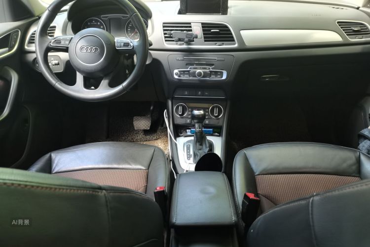 Audi Q3 2018 car image #11