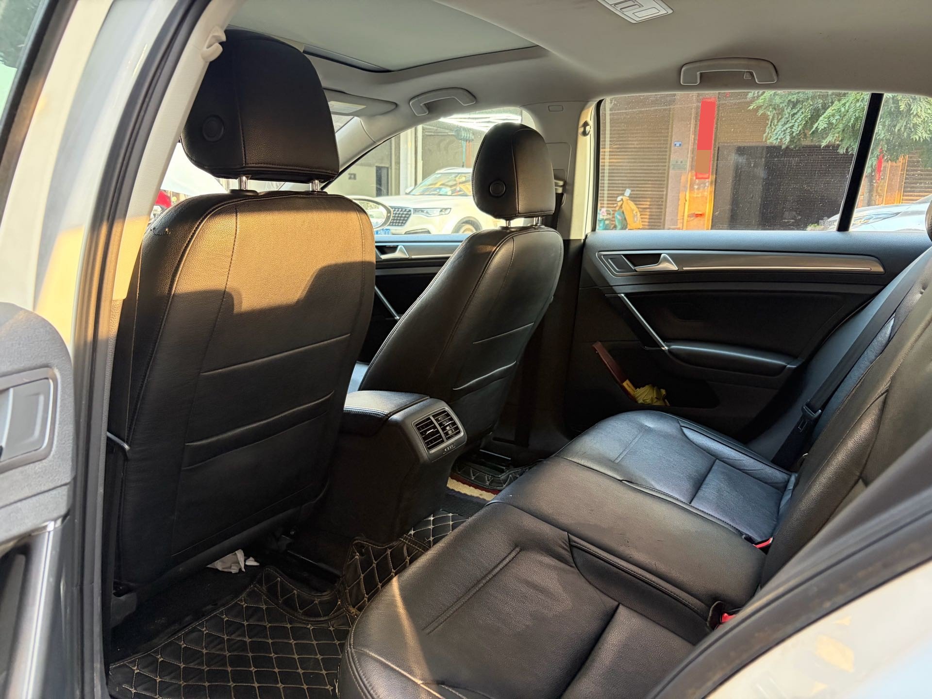 2015 car image #3