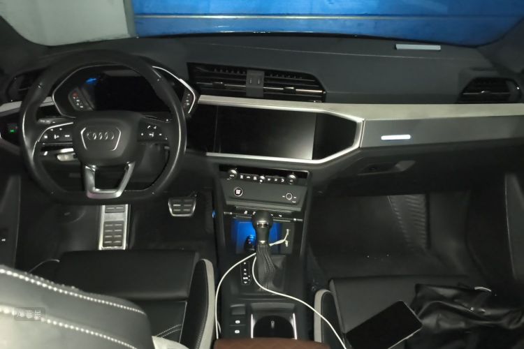 Audi Q3 2024 car image #11