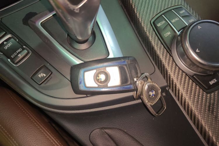 BMW 3 Series 2019 car image #9