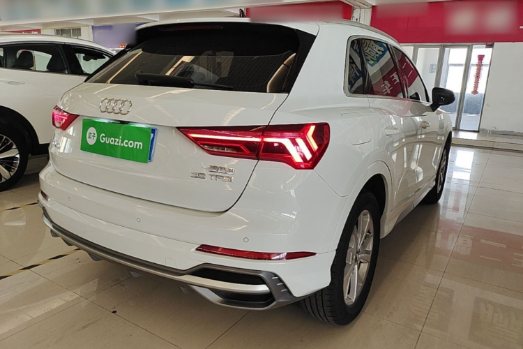 Audi Q3 2019 car image #7
