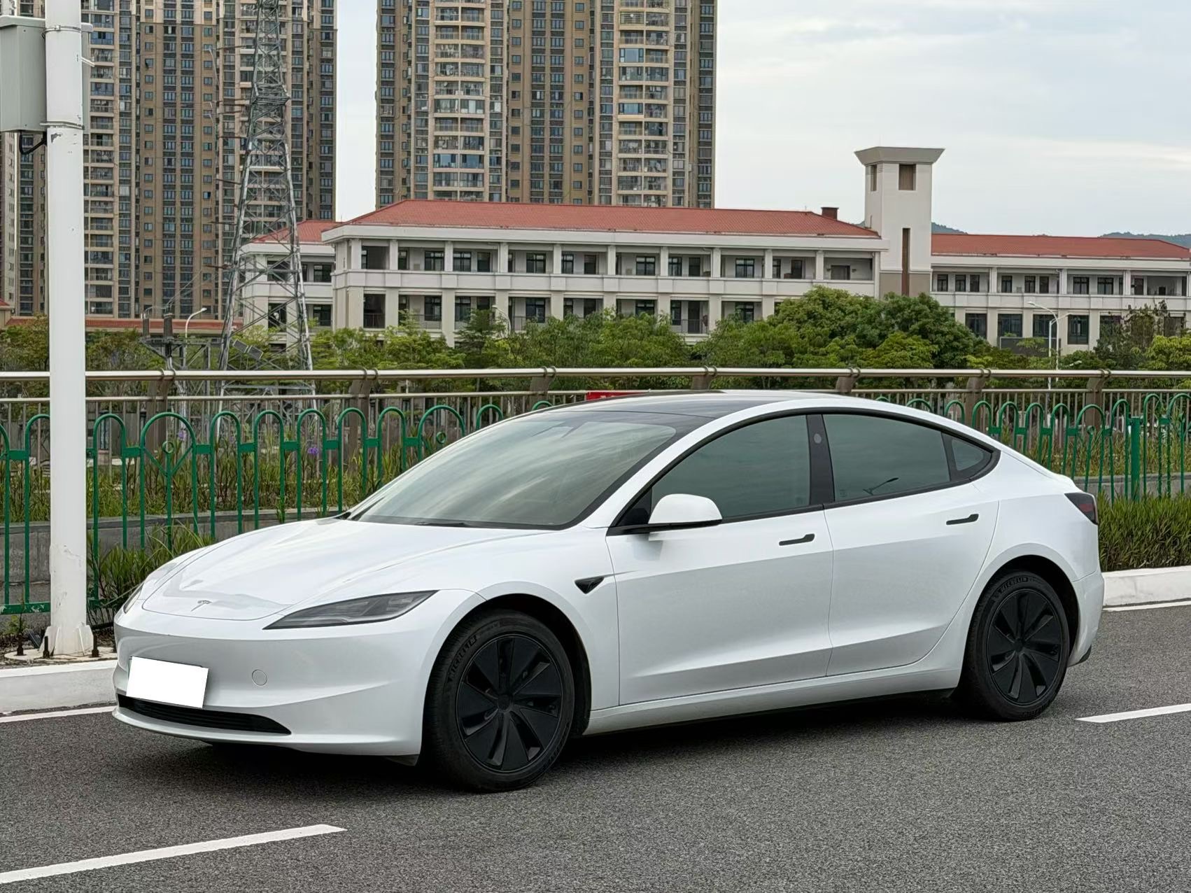 Tesla Model 3 2024 car image 
